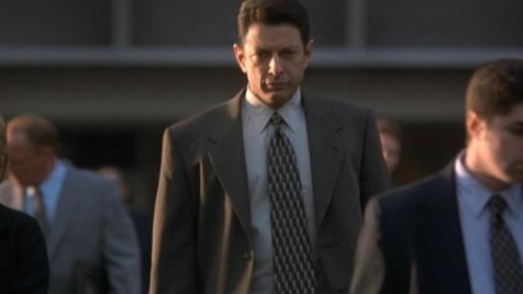 Thrillerbe oltott egzisztencialista válság Jeff Goldblummal
