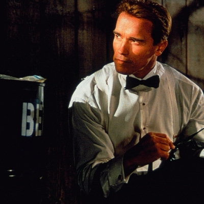 True Lies – Két tűz között