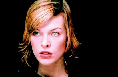 Milla Jovovich zokogva ment haza a Robert De Niróval közös szexjelenetének forgatása után