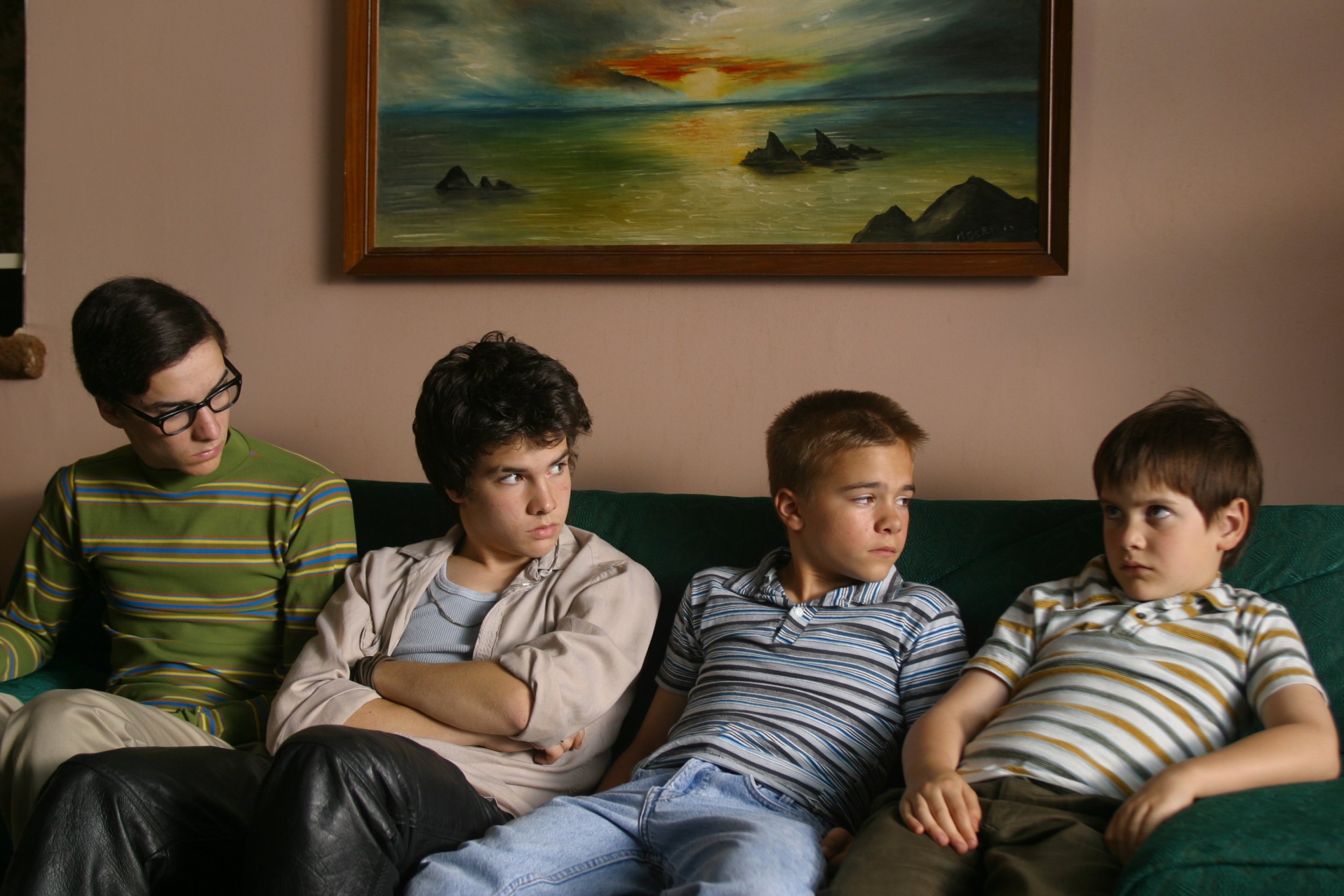 В семье четыре брата. «Братья c.r.a.z.y.» (2005, Канада). Брат мальчик.