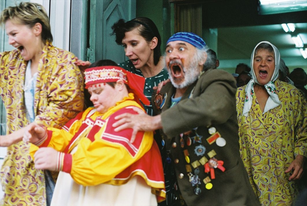 дом дураков кончаловский. юлия высоцкая в фильме дом дураков. дом дураков 2002. марина полицеймако дом дураков. юлия высоцкая в фильме дом дураков.