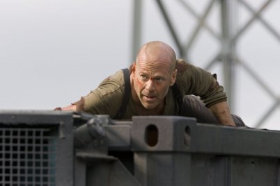 Haláli vicces Die Hard-reklámot forgatott a 65 éves Bruce Willis!