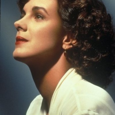 Elizabeth Perkins