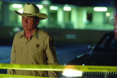 Tommy Lee Jones eltitkolt pere: Ezért perelte be a Nem vénnek való vidék stúdióját