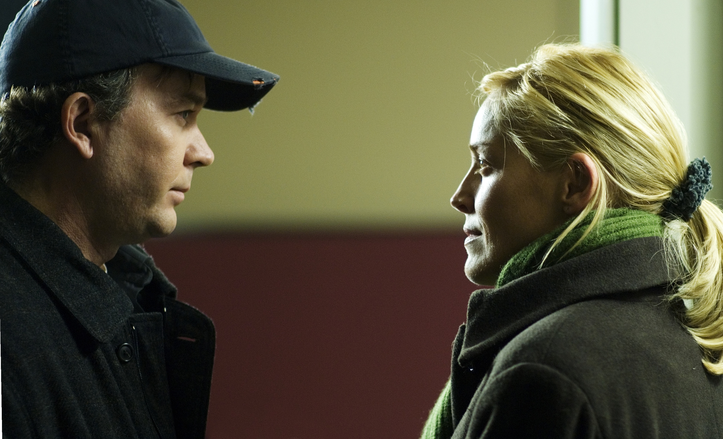 When a man falls in the forest 2007. дэвид бейкер детектив. стертая реальность фильм 2007. Dvd. человек 2007 фильм.