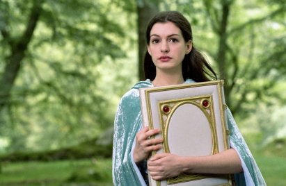 Anne Hathaway visszatér korai klasszikus meséjéhez