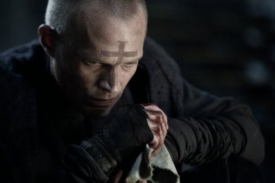 Stílusban nagyon jó a vámpírvadász pap!