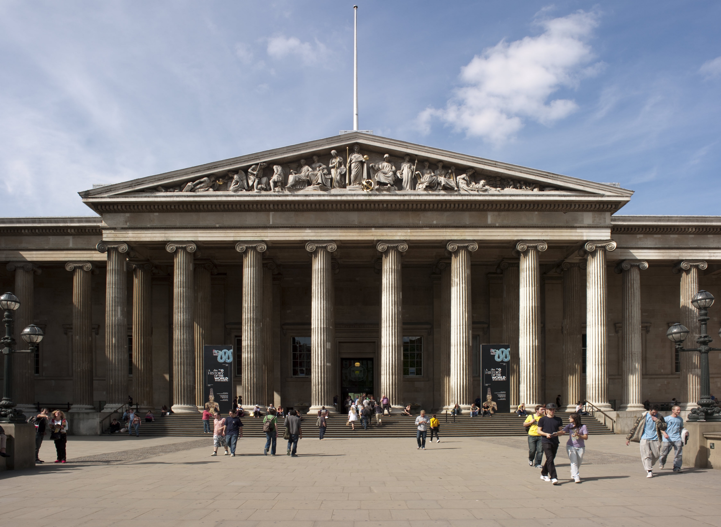 To visit the british museum. Британский музей в Лондоне. Британский музей 1753. Национальный музей Британии. Здание британского музея в Лондоне.