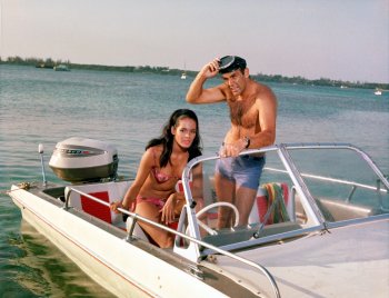 8 film, amiben egy-két jelenetet másik rendező jegyez