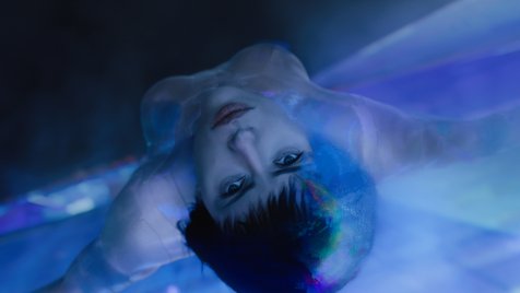 Scarlett teste gép, de a lelke ép