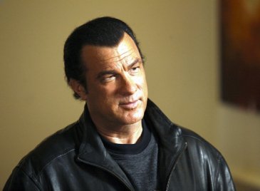 Két nő hivatalosan is megvádolta Steven Seagalt szexuális zaklatással