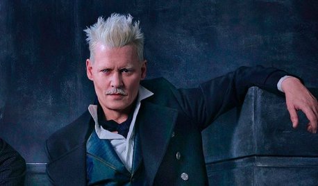 A rajongók a leváltását követelték, de a Legendás állatok rendezője megvédte Johnny Deppet