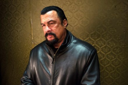 Kitalálod, melyik ország tartja számon Steven Seagalt nemzetbiztonsági fenyegetésként?
