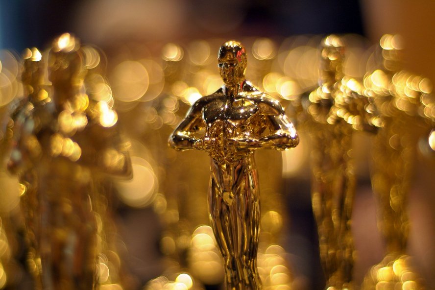 Ő az egyetlen felnőttfilmes rendező, aki Oscar-díjat nyert