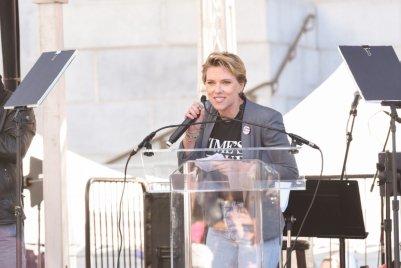 Scarlett Johansson visszakérte James Francótól a Time is Up-kitűzőt