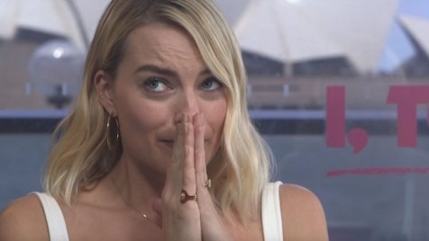 Margot Robbie már gyakorolja az arckifejezését az Oscar-díjátadóra
