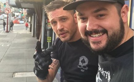 Sosem fogod kitalálni, kinek a nevét tetováltatta magára Tom Hardy!