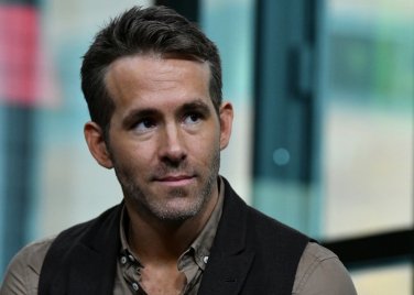 Ryan Reynoldsnak a robbanásoktól a szeme sem rebben