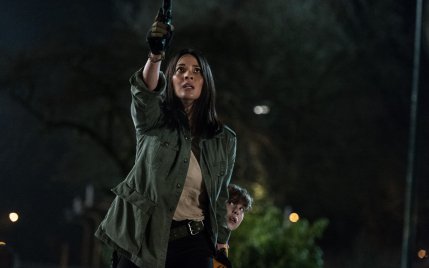 Olivia Munn kivágatta egy szexuális bűnelkövető jelenetét a Predátor 4-ből