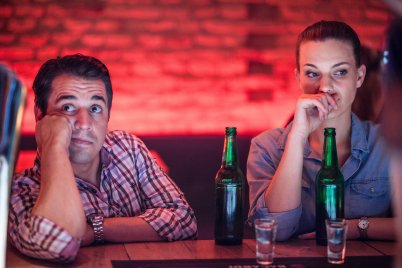 Nyitva – Az édeshármas vicces, a megcsalás nem