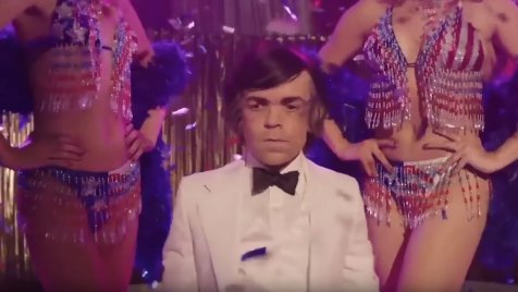 Buli, nők, pia, csillogás: ez mind benne lesz Peter Dinklage új filmjében!