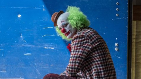 Tök hülyén néz ki Joker új ruhája