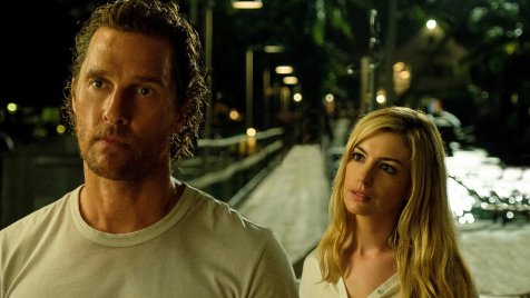 Vészjósló hangulat és őrült izgalmak a Matthew McConaughey – Anne Hathaway-thriller új előzetesében