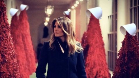 Melania Trump megvédte a Fehér Ház halálra cikizett karácsonyi dekorációját