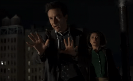Edward Norton fullba nyomja a kretént