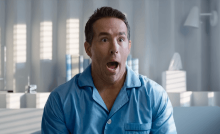 Ryan Reynolds Jim Carrey nyomdokaiba lép