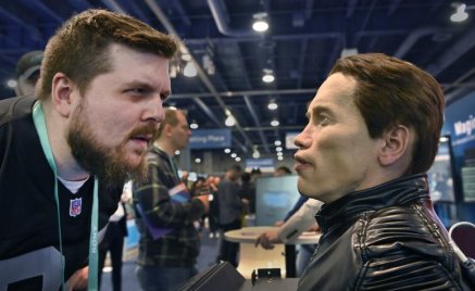 Schwarzenegger 10 millió dollárra perel egy orosz robotgyártó céget, amiért ellopták az arcát