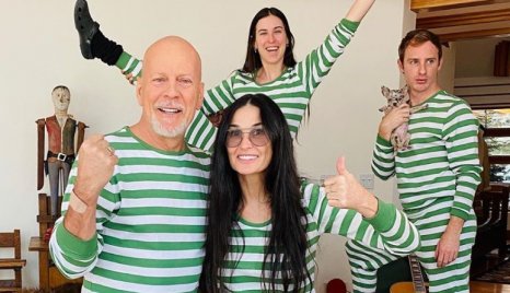 Bruce Willis és Demi Moore közös pizsamás fotója felvet egy pár kérdést