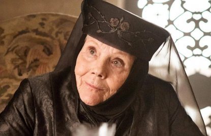 A nemrég elhunyt Diana Rigg egy igazi jelenség volt a Trónok harca forgatásán