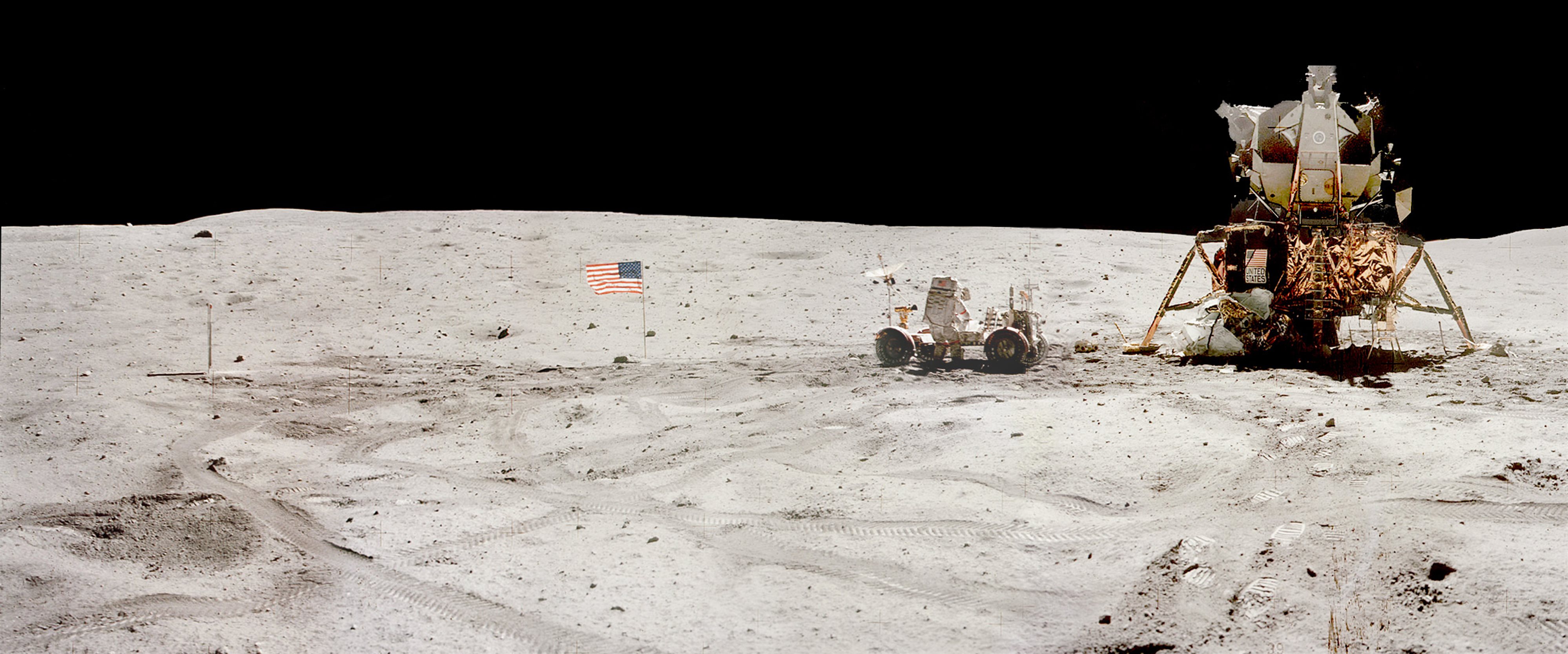 Стоя на поверхности луны. Аполлон 16 на Луне. Аполлон 16 фото на Луне. «Аполлон-16» совершил посадку на поверхность Луны. Аполлон 12 на Луне.