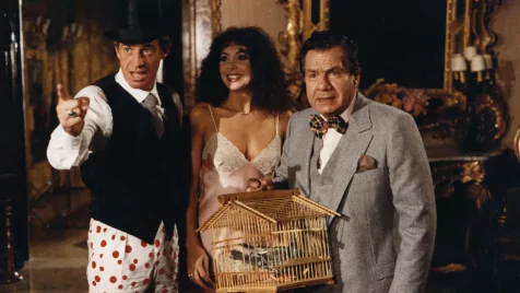 Belmondo piros pöttyös alsógatyában