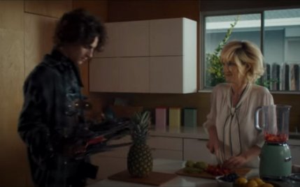 Itt az Ollókezű Edward folytatása, a címszereplő fiával!