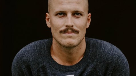 Ziggy Alberts, a magyar származású ausztrál énekes először játszik Budapesten