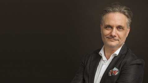 Döbbenetes disztópiának tűnik, miközben ez a valóság – Nyáry Krisztián filmeket, sorozatokat, könyveket ajánl