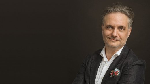 Döbbenetes disztópiának tűnik, miközben ez a valóság – Nyáry Krisztián filmeket, sorozatokat, könyveket ajánl