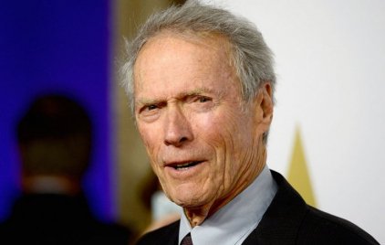 Clint Eastwood 95 évesen sem pihen