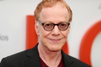 Danny Elfman a frászt hozta a stewardessekre, amikor a Batman zenéjét szerezte a repülőn