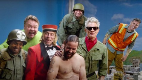 Tovább robog a dilivonat: itt a Jackass Forever trailere!