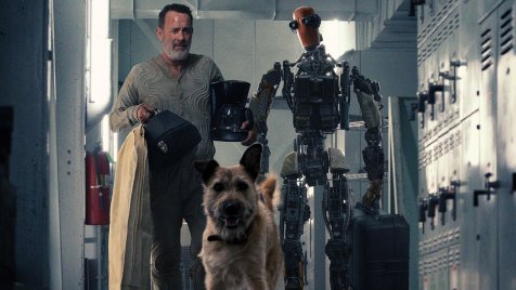 Kutyával és robottal cukiskodik Tom Hanks