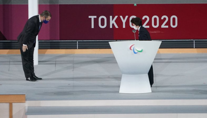 Kialudt a paralimpiai láng Tokióban, hazaérkeztek az úszók is