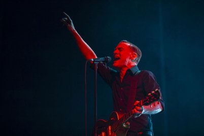 Új dalokkal jelentkezett Bryan Adams