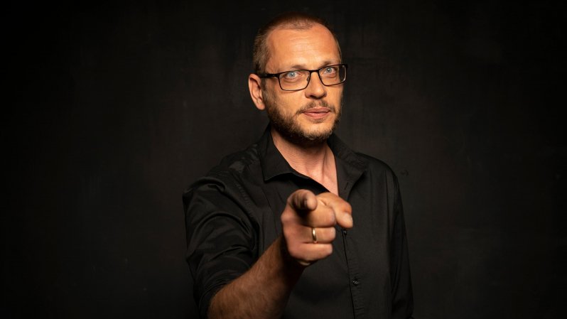 Olyan, mint egy túl hosszú Mézga Aladár-epizód – Kőhalmi Zoltán új könyvéről