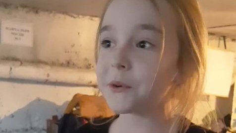 Szívszorító üzenetet küldött a Jégvarázs-dal szerzője az óvóhelyen éneklő ukrán kislánynak 