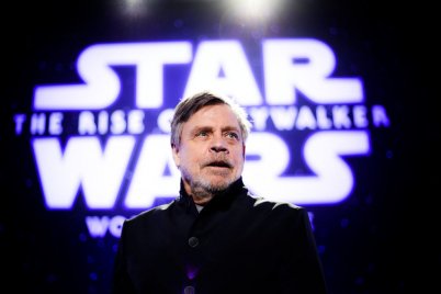 Mark Hamill áldását adta az új Luke Skywalkerre