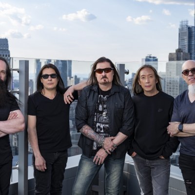 A Dream Theater Grammy-győztes dalát is bemutatja Budapesten