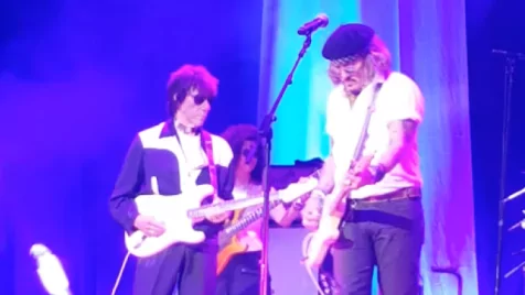 Johnny Depp átugrott Angliába zenélni